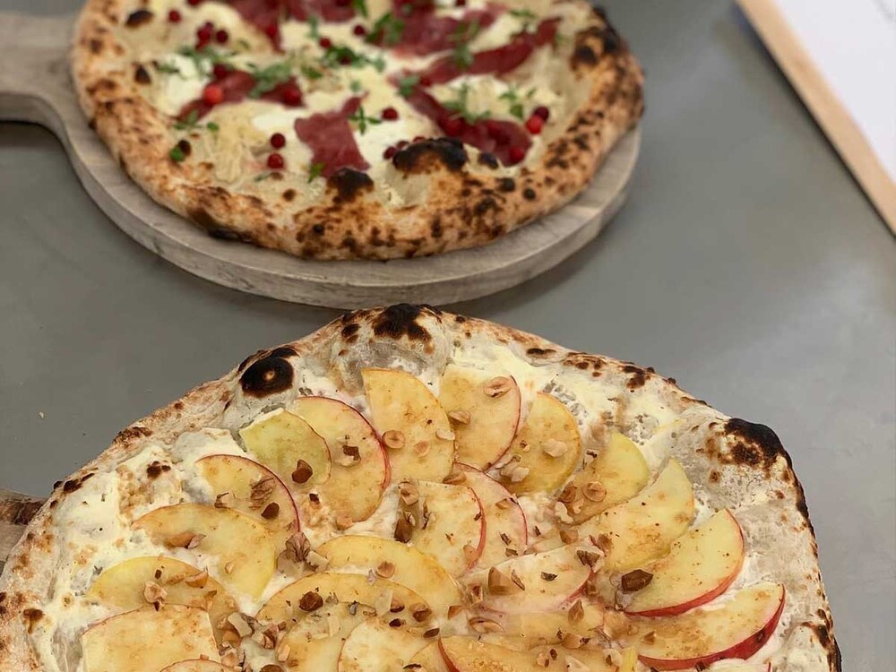 Napolitansk pizza på Kaffestugan i Böda, hantverksbageri, bakar kakor bröd bakelser pizza, bageriugnar från sveba dahlen